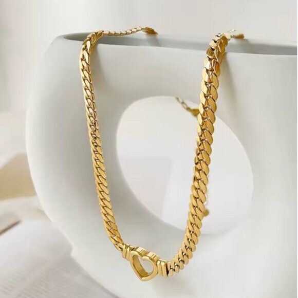 14K Gold Heart Necklace - Picture 3 of 5